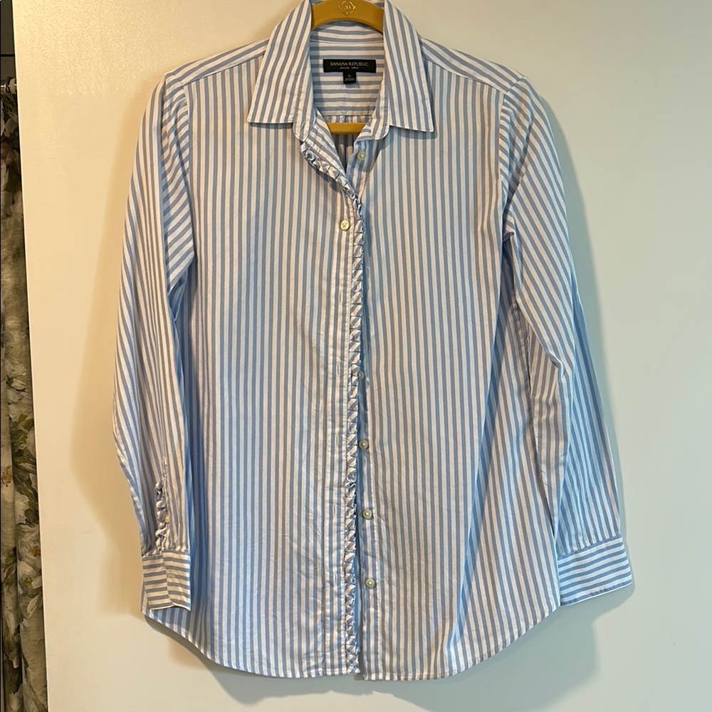 Banana Republic Dillon Blue and White Button Down Shirt